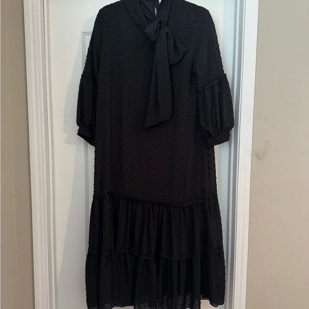 Elegant Black Dress with Bow Detail